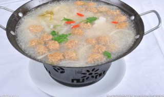 酸菜丸子汤的做法 酸菜丸子汤的做法简述