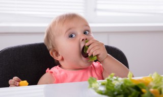 四个月的宝宝可以吃什么辅食 四个月的宝宝可以吃哪些辅食
