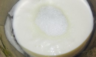 自制酸奶加糖吗 自制酸奶的做法