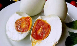 夏季腌咸鸭蛋的方法 自制腌咸鸭蛋的方法