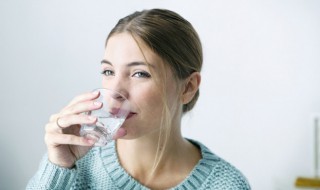 8杯水正确喝水时间表及喝水注意事项 每天怎么喝八杯水