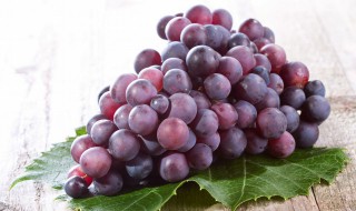 葡萄一天吃多少粒为好 吃葡萄的功效有哪些
