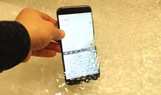 手机掉水里怎么办 要怎么处理？