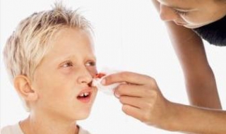 小孩流鼻血怎么办 遇到小孩流鼻血时候我们有哪些紧急处理方法呢