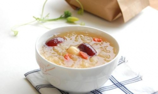 银耳莲子粥的做法有哪些 薏米银饵莲子西瓜冰粥怎么做