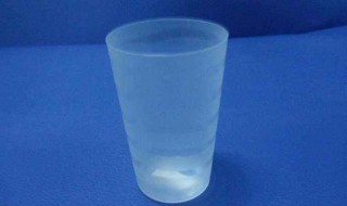 塑料杯底部7是什么 可以装开水吗