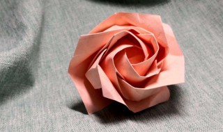 方形简单折玫瑰花 试试这个折法！