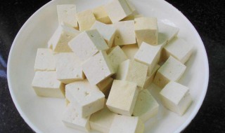 水豆腐怎么切不会碎 这样切出的豆腐好看又好吃