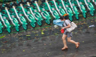 下雨的句子 关于下雨的句子