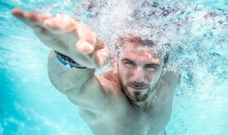 自由泳划手技巧 这样让你游得更快