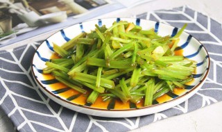 芹菜素炒怎样做好吃 芹菜素炒的做法介绍