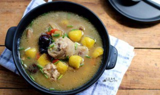 板栗鸡汤怎么做 板栗炖土鸡汤好喝的做法步骤