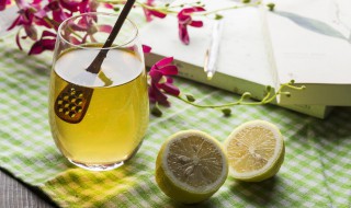 柠檬泡蜂蜜有什么功效 柠檬蜂蜜水的功效