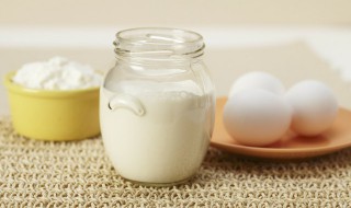 纯甄酸牛奶和鸡蛋能同时吃吗 纯甄酸牛奶和鸡蛋能不能同时吃