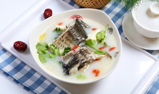 鲈鱼炖汤的做法 鲈鱼汤家常做法