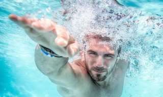 游泳比赛中的出发有什么规定 关于游泳比赛中的出发规定