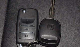 车钥匙没电怎么锁车 车钥匙没电锁车步骤