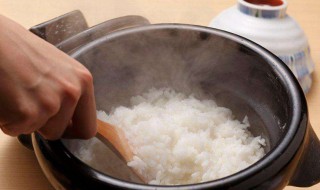 如何做粽叶蒸白米饭 粽叶蒸白米饭做法介绍