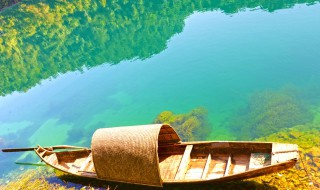 泛舟湖上的优美句子 描写湖景色美丽的句子