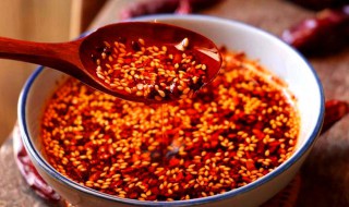 如何炸出万能美味的料油和辣椒油 万能美味的料油和辣椒油的做法