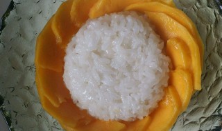 椰汁糯米饭做法图解 美味水果椰汁糯米饭