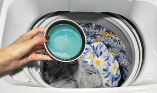 柔顺剂怎么用才正确 柔顺剂洗衣服的正确方法