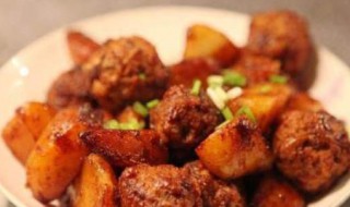 肉丸焖土豆怎么做 肉丸焖土豆的烹饪方法