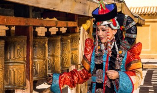 蒙古女人习俗 丈夫去世后才能不戴头饰