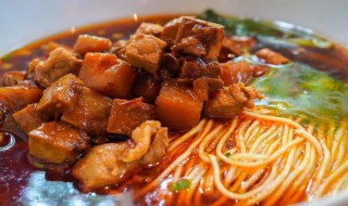 上海辣肉面浇头做法 上海辣肉面浇头做法很简单