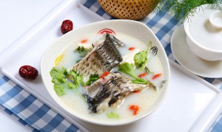 清炖草鱼汤的做法 清炖草鱼汤的做法步骤