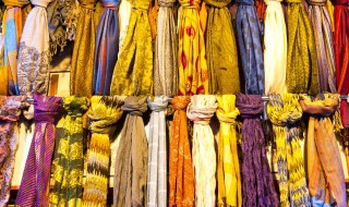 香云纱和桑蚕丝的区别 关于香云纱和桑蚕丝的区别