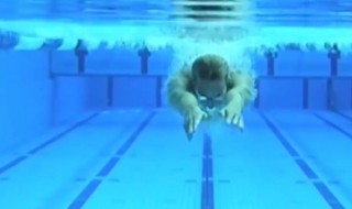 普通人蛙泳1000米需要多长时间 比赛项目只有男女100米200米