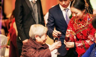 结婚挨桌敬酒说什么 结婚当天每桌都要敬酒应该说些什么话