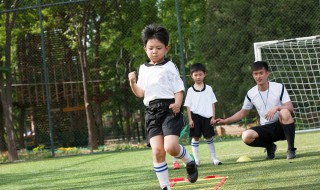 新手怎么训练足球 孩子的兴趣要慢慢培养