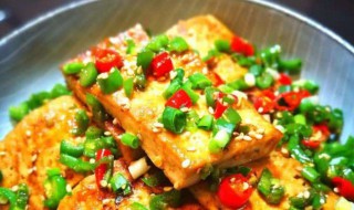 小葱煎豆腐如何做 小葱煎豆腐怎么做