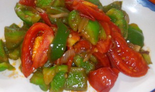 西红柿炒辣椒的做法 如何做西红柿炒辣椒
