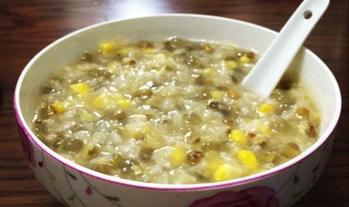 玉米渣怎么吃 玉米渣加绿豆大米一起熬粥简单又健康的早餐