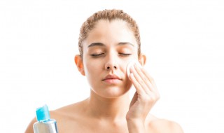 长期用卸妆水的危害 卸妆水应该怎么用