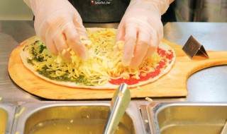 制作披萨的方法 家庭版披萨怎么做