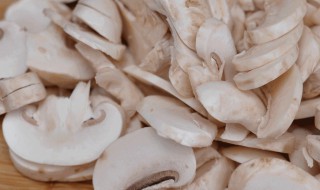 白菇炒肉片如何做 白菇炒肉片的做法分享
