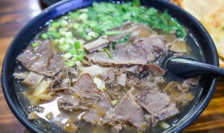 一碗牛肉汤制作方法 如何制作万能基础的牛肉汤