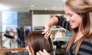 给女性剪头发的技巧 给女性剪头发的步骤介绍