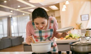 石锅鱼清汤怎么做 制作清汤石锅鱼的方法