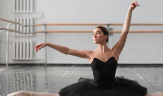 芭蕾舞基本训练教程 怎么练习芭蕾舞