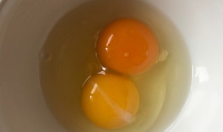 一个鸡蛋里的鸡蛋清大约有多少克 一个鸡蛋里的鸡蛋清有多少克