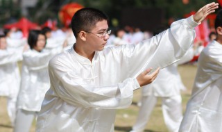 24式太极拳的第17个动作的动作名称是（24式太极拳的第17个动作的动作名称是右下式独立）