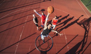 篮球简单转身技巧教程 篮球简单转身技巧教程图片