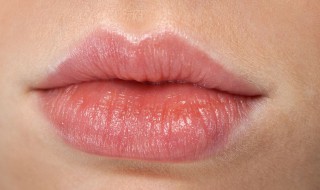 嘴唇干裂的原因是什么 嘴唇干裂的原因是什么造成的原因呢?