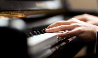 钢琴谱里的单词是什么意思 钢琴谱里的单词是什么意思怎么读