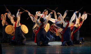 长鼓舞是哪个民族的传统舞蹈